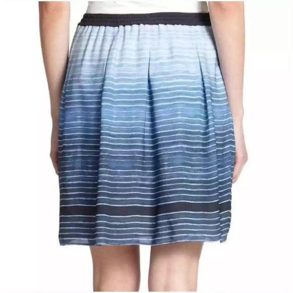 VINCE. Silk Pleated Striped Ombre Blue Mini Skirt Small NWT - Picture 3 of 10